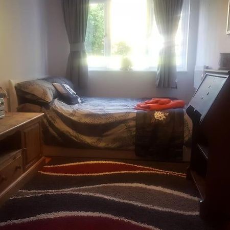 Stayinwoking At 30 Woodlands Horsell Esterno foto