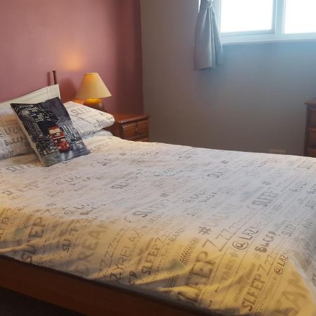 Stayinwoking At 30 Woodlands Horsell Esterno foto