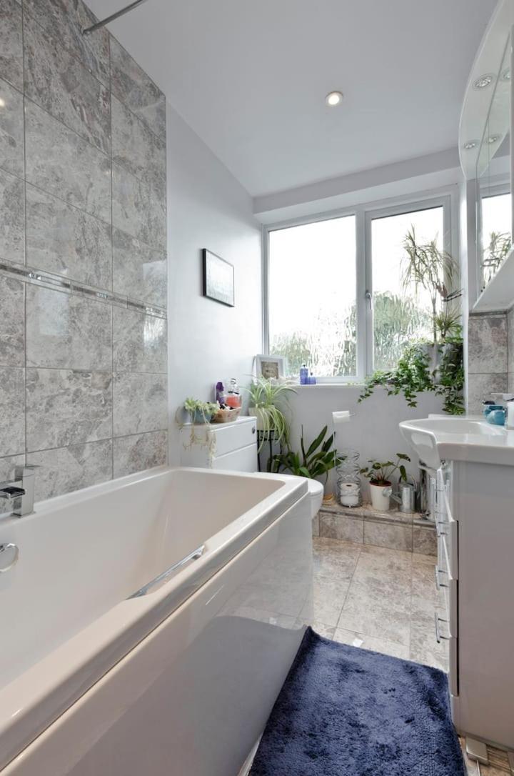 Stayinwoking At 30 Woodlands Horsell Esterno foto