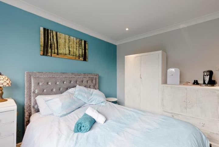Stayinwoking At 30 Woodlands Horsell Esterno foto
