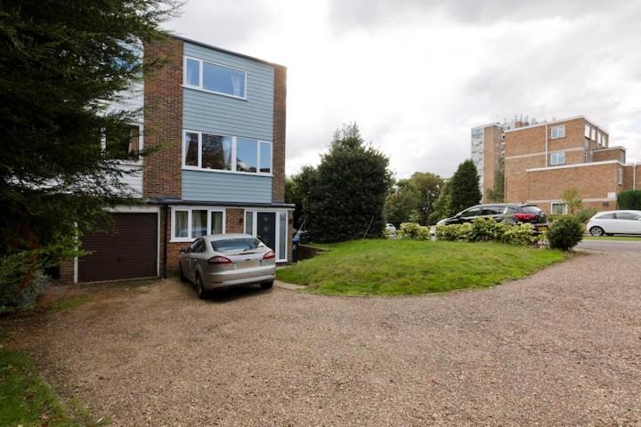 Stayinwoking At 30 Woodlands Horsell Esterno foto