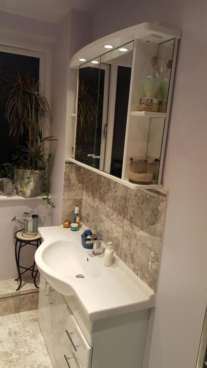 Stayinwoking At 30 Woodlands Horsell Esterno foto