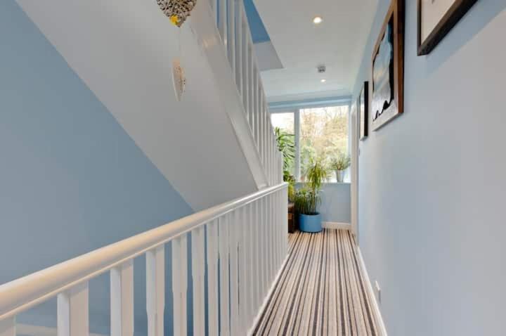 Stayinwoking At 30 Woodlands Horsell Esterno foto