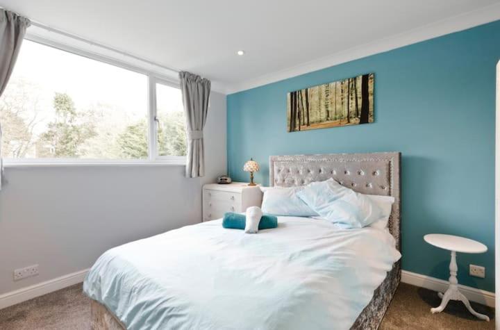 Stayinwoking At 30 Woodlands Horsell Esterno foto