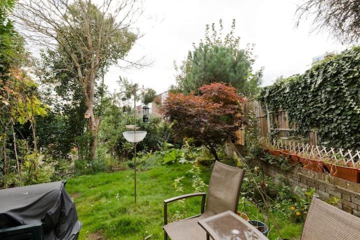 Stayinwoking At 30 Woodlands Horsell Esterno foto