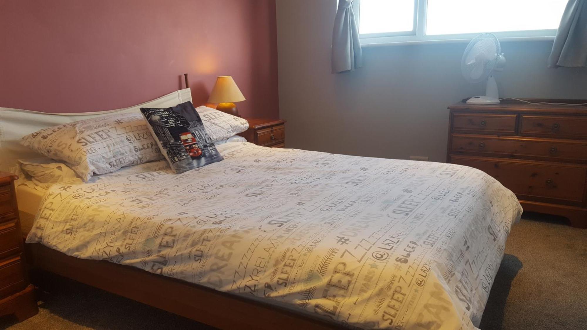 Stayinwoking At 30 Woodlands Horsell Esterno foto
